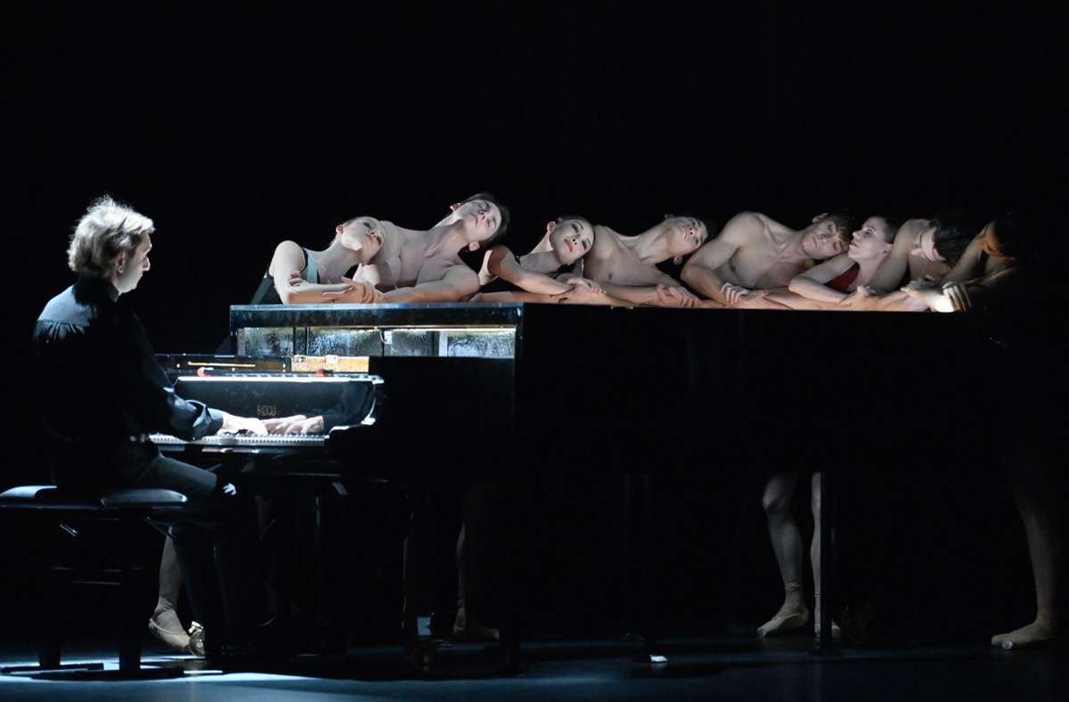 „Einssein“ heißt Mauro Bigonzettis Beethoven-Ballett und erzählt auch vom Einssein mit der Musik.