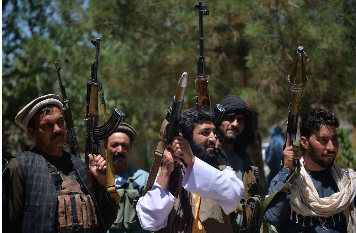 Geben sich siegesgewiss: afghanische Kämpfer einer Taliban-Miliz. Foto: AFP/Hoschang Hashimi