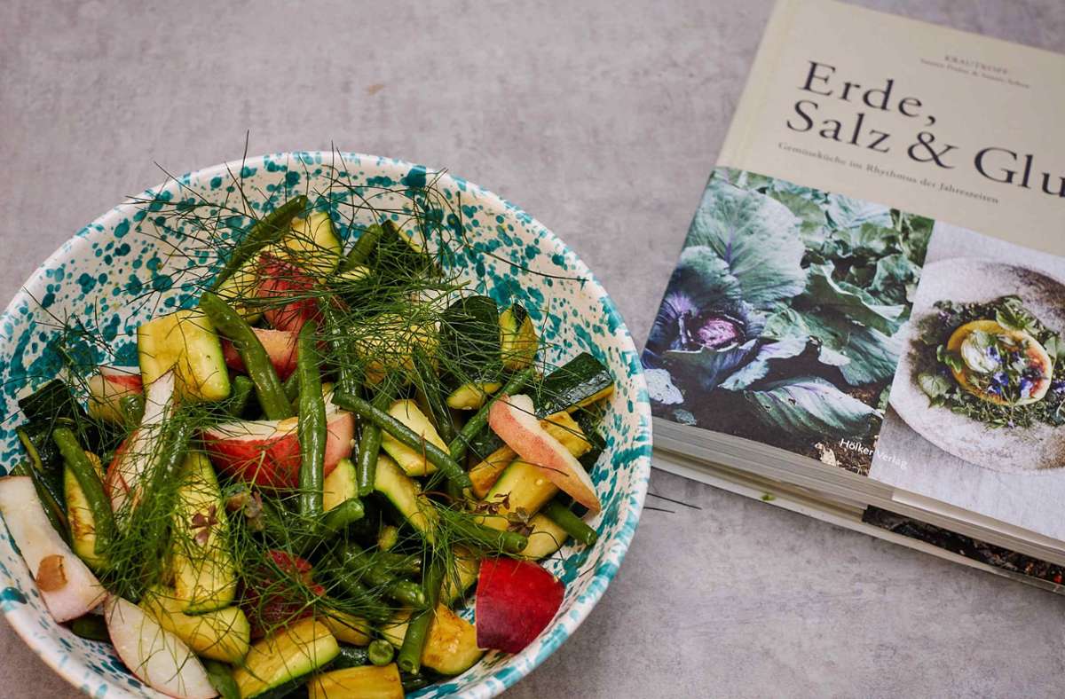 Nachgekocht aus „Erde, Salz & Glut“: Zucchini mit Buschbohnen und Pfirsichen