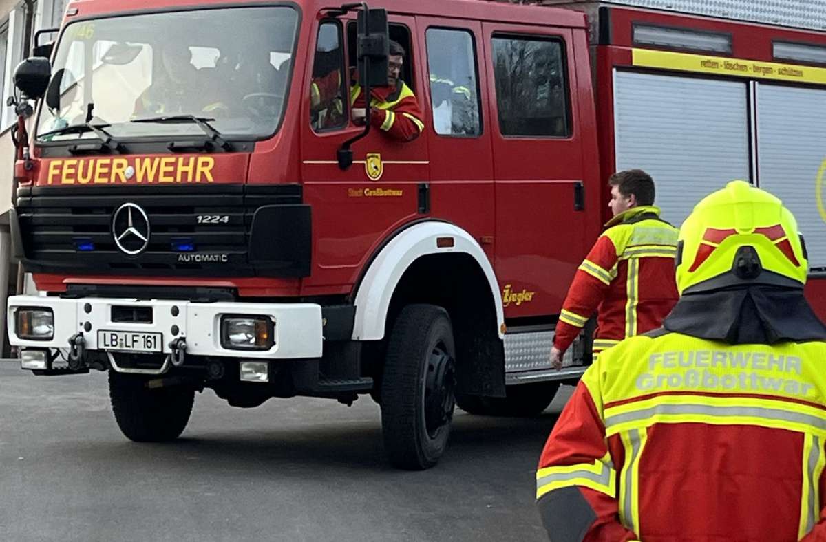 Vorfall  bei Murr: Auf Feuerwehrauto zugerast