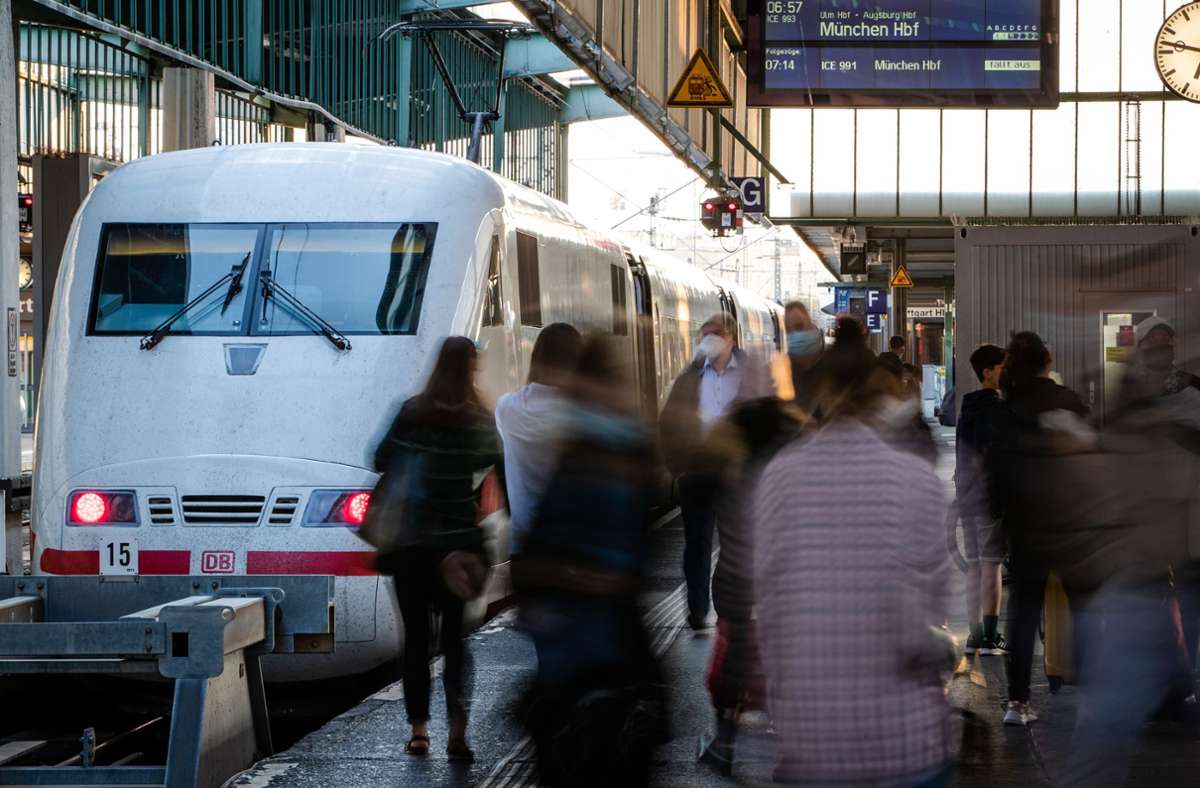 Streik der Deutschen Bahn: Bahn will  ein Viertel des Fern-Fahrplans aufrecht halten