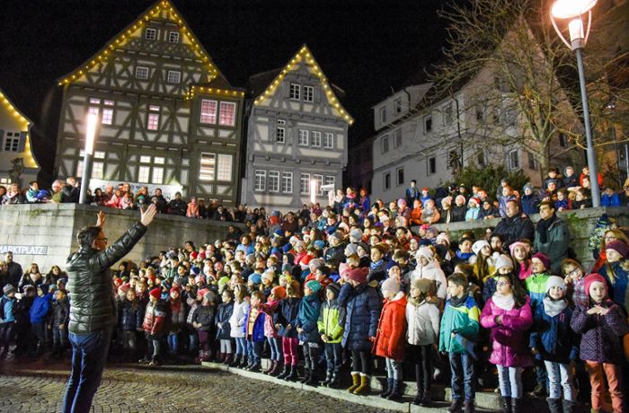 Böblinger Singpause: Hunderte Kinder singen auf dem Marktplatz