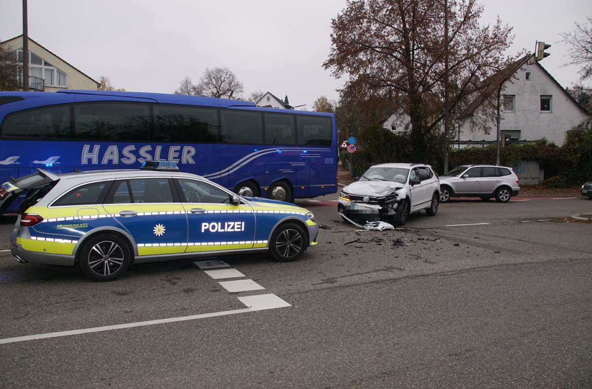 Unfall in Sindelfingen: Mercedes-Fahrer missachtet Vorfahrt