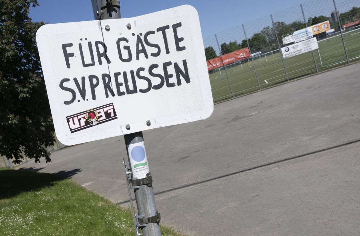 Nach tödlicher Attacke auf Fußballplatz: 15-jähriger Fußballer spendet nach Tod Organe – Haftbefehl erlassen