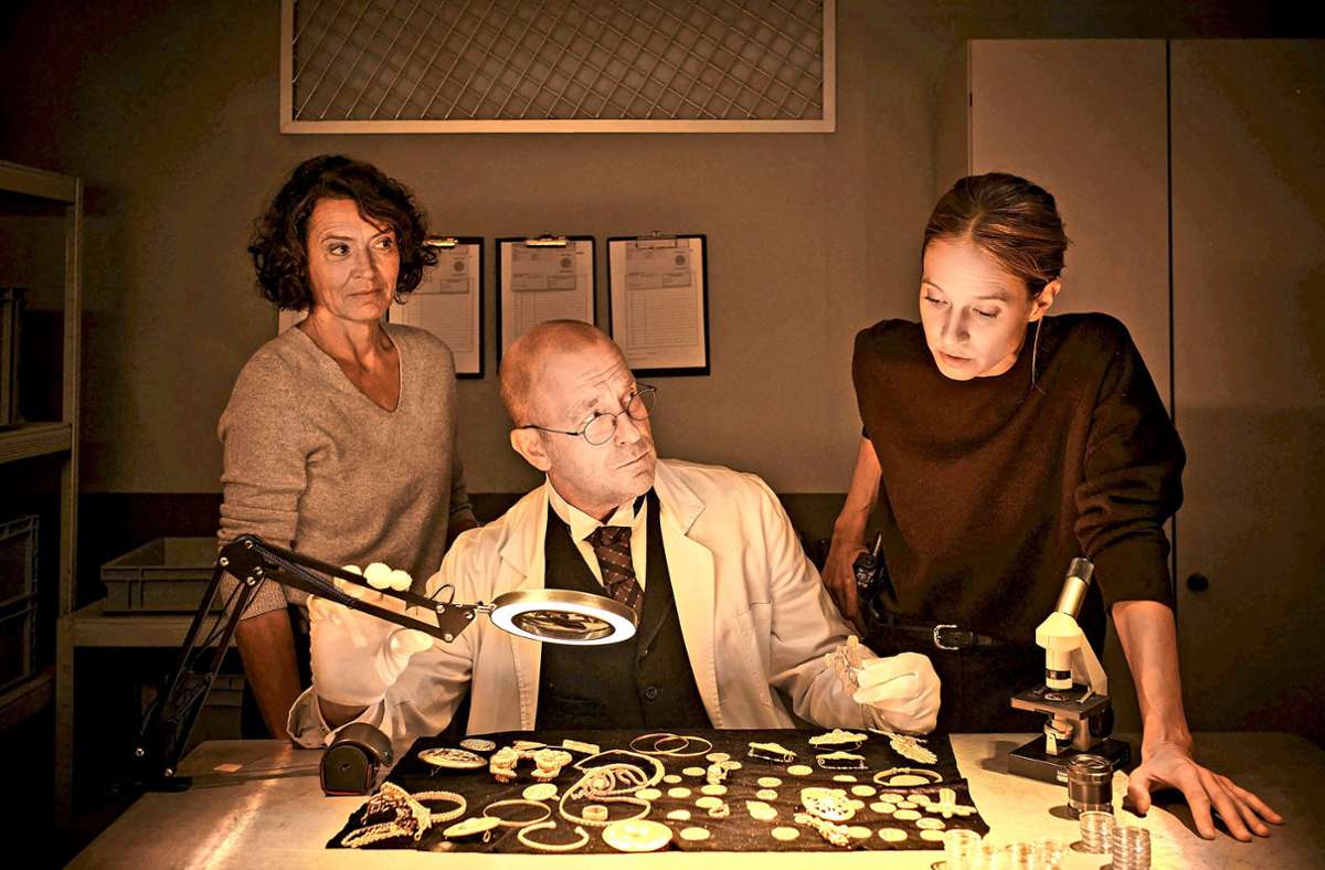 Ulrike Folkerts als Lena Odenthal und Lisa Bitter als Johanna Stern bilden das „Tatort“ Team aus Ludwigshafen. In der neuen Folge mit dabei: Heino Ferch.
