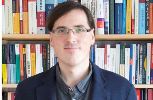 Samuel Greef ist  Politologe und Informatiker. Er arbeitet an der Universität Kassel zu den Forschungsschwerpunkten Digital- und Netzpolitik, Digitalisierung, Industrie 4.0 und vertritt die Professur „Politisches System der BRD“. Foto: privat