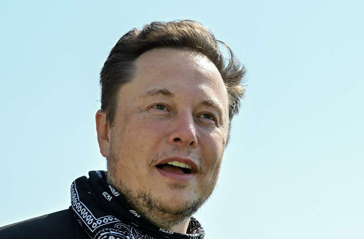Elon Musk in Rumänien: Tesla-Chef feiert Halloween in  Dracula-Schloss
