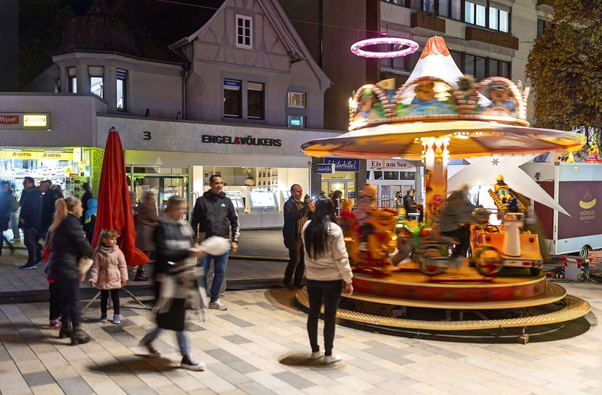 Karussell am Elbenplatz:  Speziell für Kinder war einiges geboten. Foto: Eibner-Pressefoto/Dennis Duddek