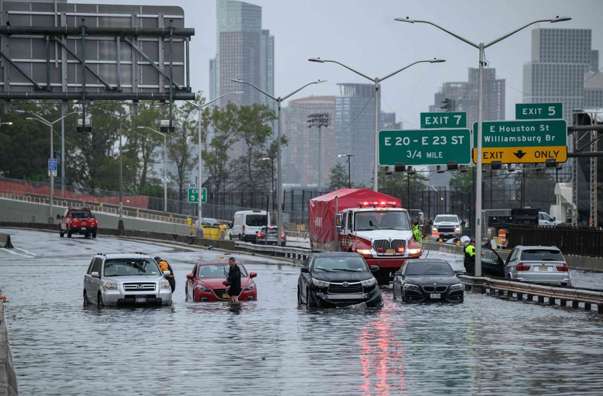 New York: Überschwemmungen nach Starkregen in der Metropole