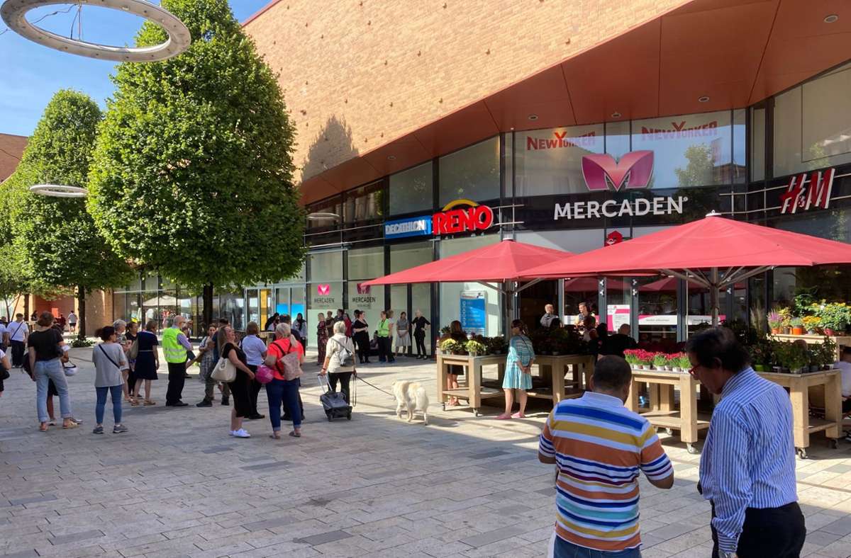 Zwischenfall in den Böblinger Mercaden: Einkaufszentrum nach Verpuffung evakuiert