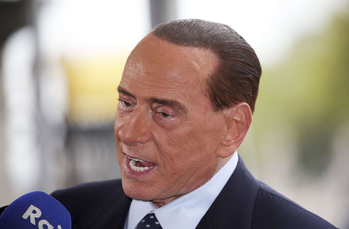 Silvio Berlusconi musste nach einem Sturz ins Krankenhaus. Foto: dpa/Olivier Matthys