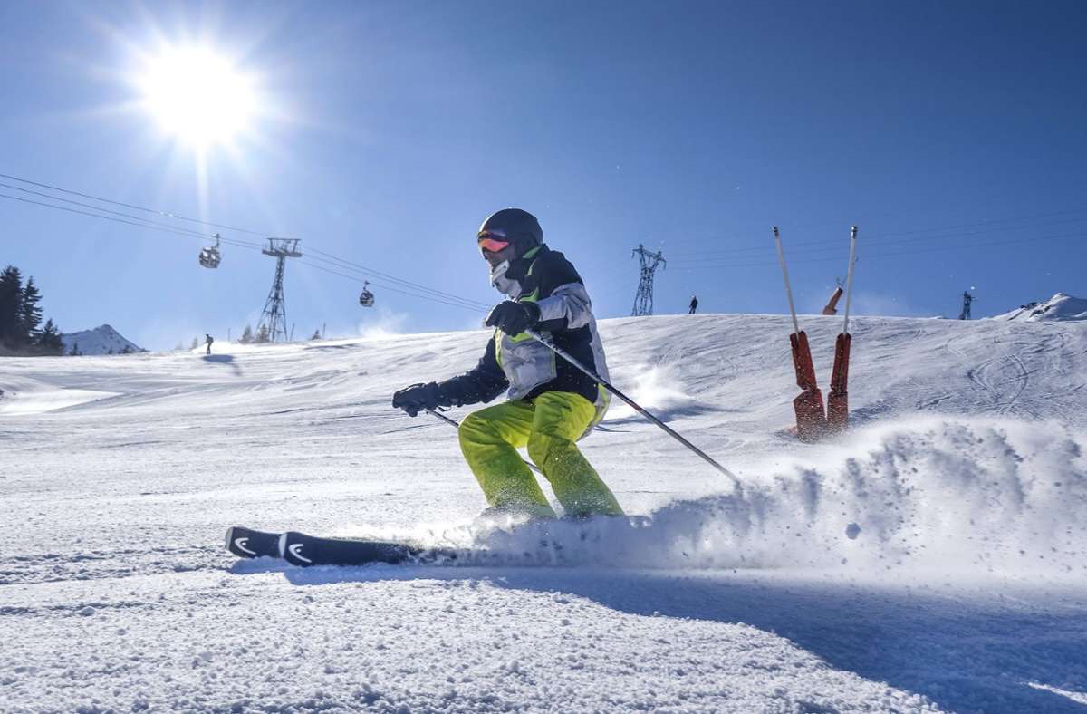 Um Skisport überhaupt noch zu ermöglichen, muss fast überall mit Schneekanonen nachgeholfen werden. Foto: imago/Schöning