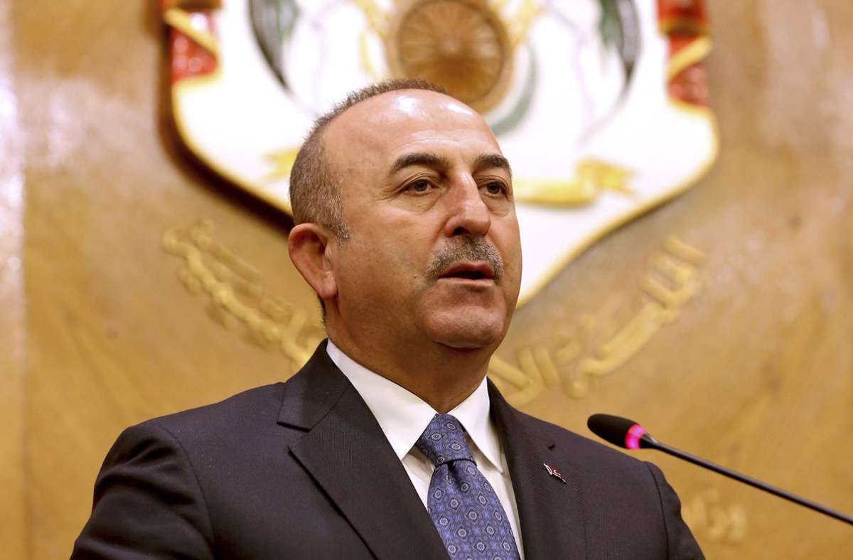 Der türkische Außenminister Mevlüt Cavusoglu will erreichen, dass Bürger der Türkei wieder mehr Visa für Reisen in EU-Staaten erhalten. Foto: AP/Raad Adayleh