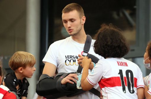 Inzwischen hat Sasa Kalajdzic – hier beim Spiel gegen Leverkusen – sein Schulterkorsett abgelegt. Foto: imago images/Sportfoto Rudel/Robin Rudel