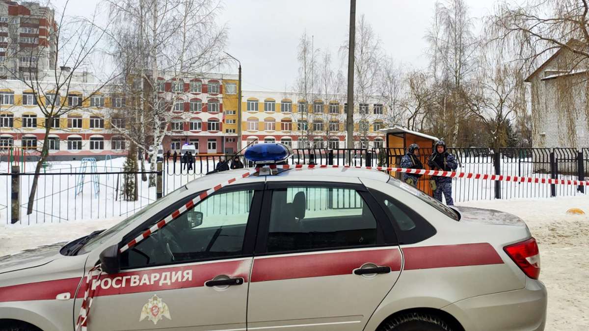 Russland: Schülerin schießt in Gymnasium: Tote und Verletzte