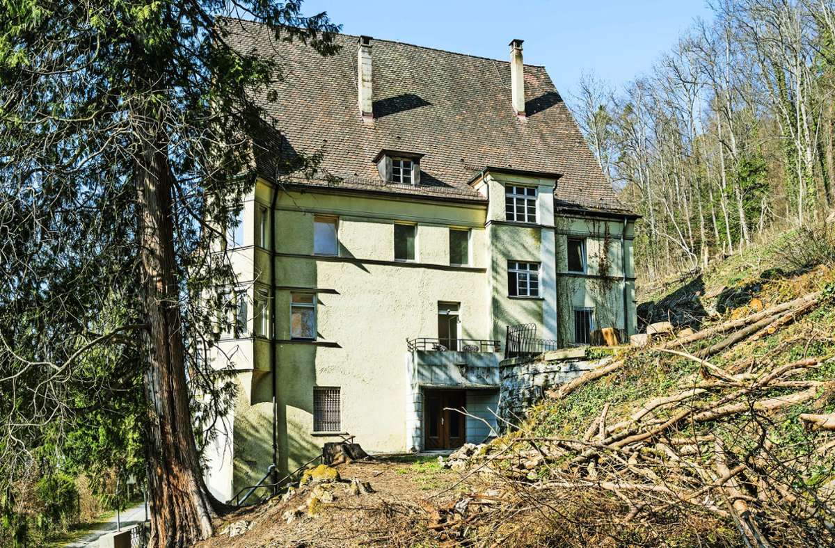 Das denkmalgeschützte Anwesen in Bad Niedernau wurde immer wieder umgebaut, zuletzt in den 1920er Jahren im expressionistischen Stil.