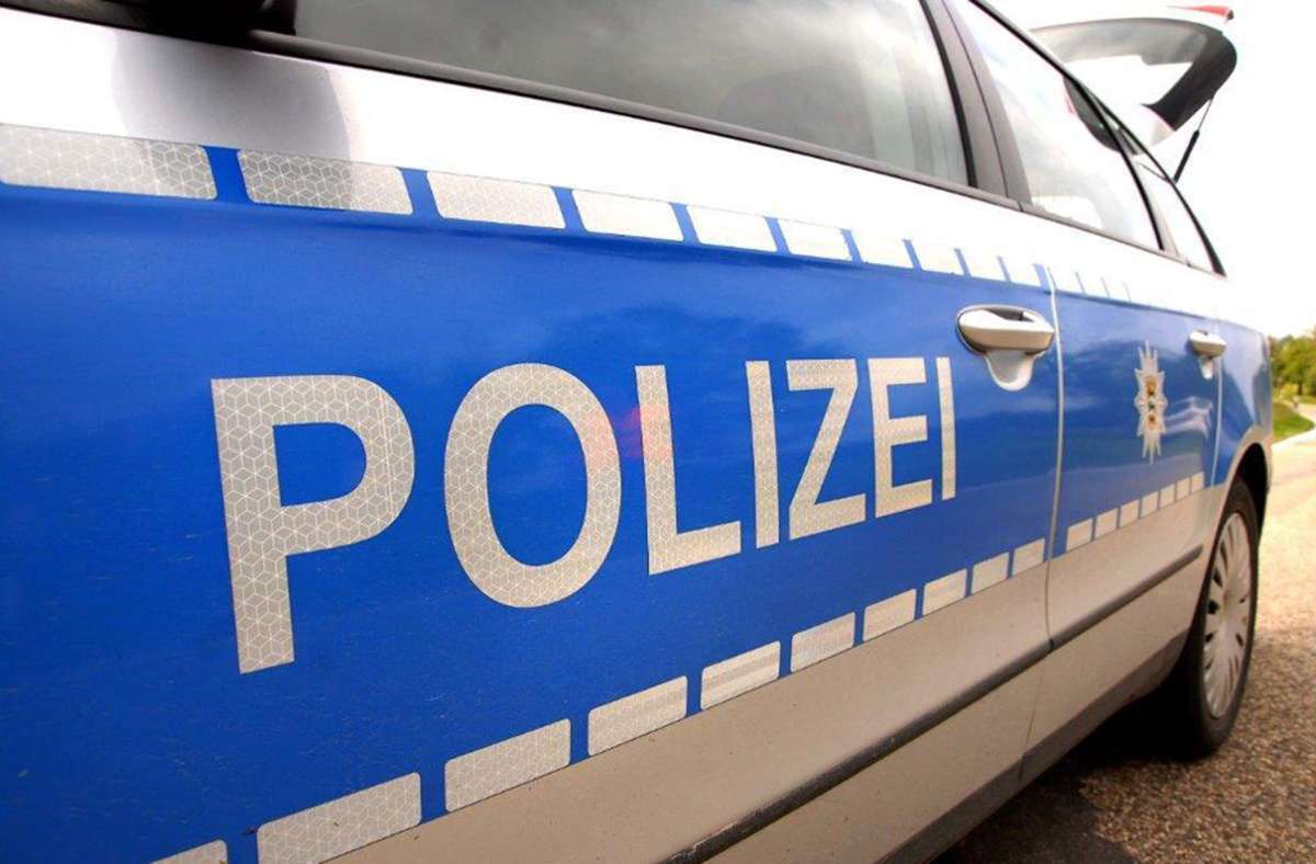 Vorfall auf Autobahn bei Leonberg: 62-Jähriger verliert Reifenteile auf A 8