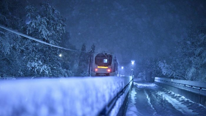Bahnverkehr wegen Schneefalls stark beeinträchtigt