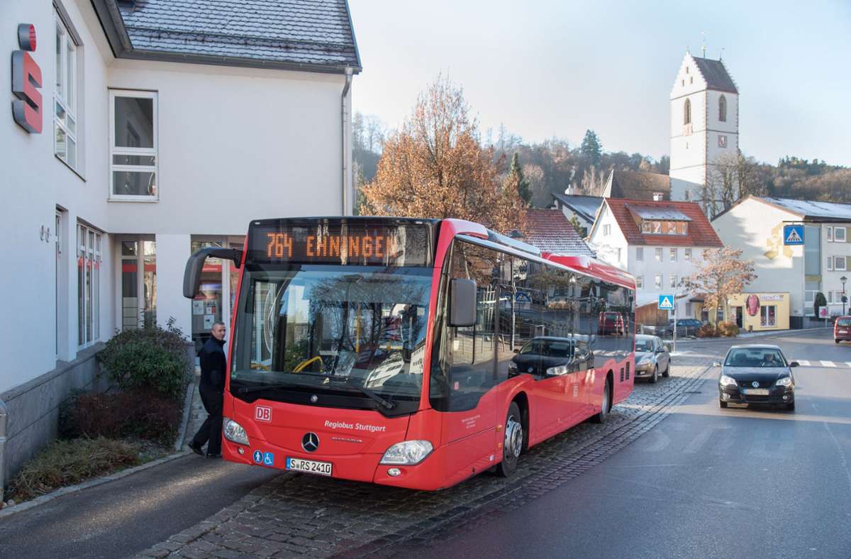 Die Linie 764 verbindet Aidlingen mit Ehningen und dem dortigen Bahnhof. Ab 10. Dezember gibt  es mit der Anpassung der Linie 764 (Lehenweiler – Aidlingen – Gärtringen) eine weitere Verbindung zur  S-Bahn.