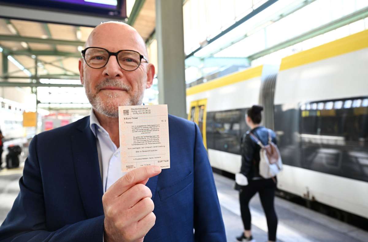 Winfried Hermann: Stuttgarter Minister erwartet späteren Start des 49-Euro-Tickets