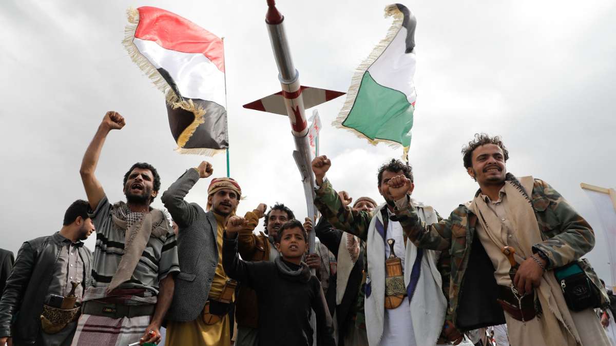 Konflikte: Huthi drohen mit Angriffen auf Seeroute um Südafrika