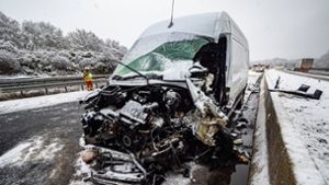 Schnee und Glätte sorgen für schwere Unfälle