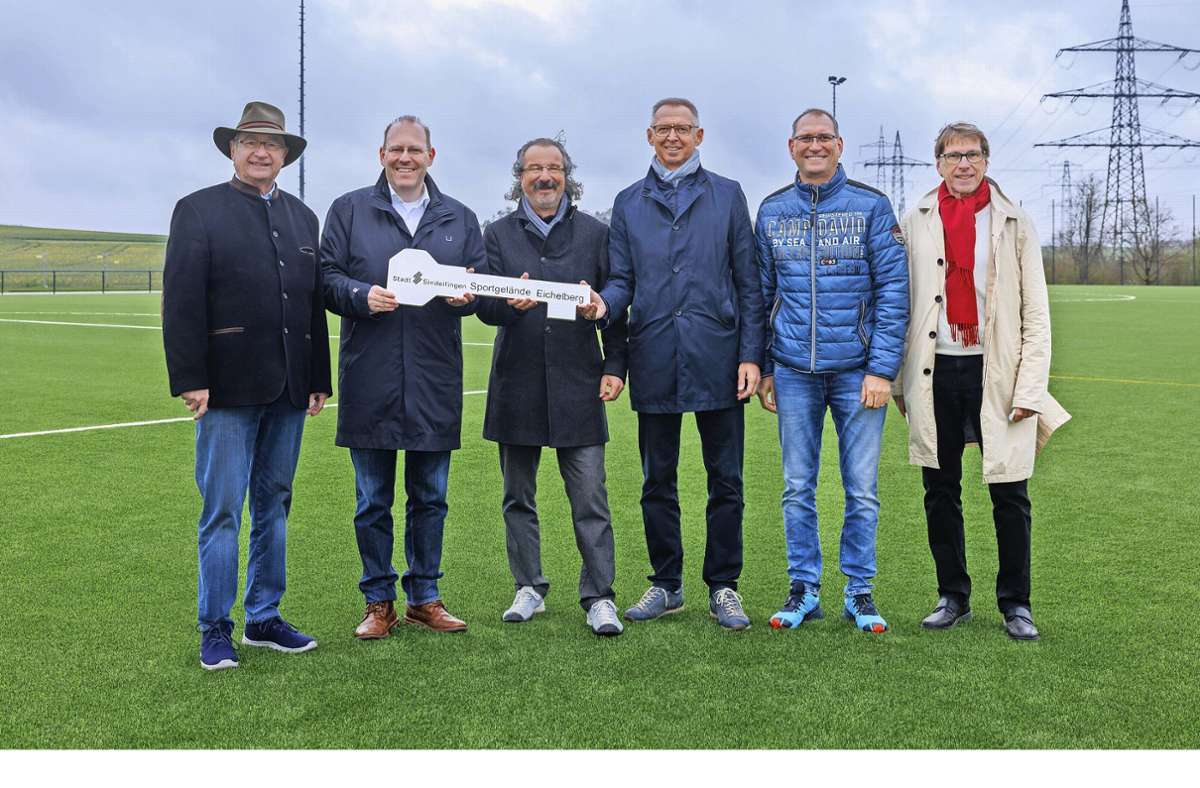 Fußball: Offizielle Übergabe der zwei neuen Spielfelder an den TV Darmsheim