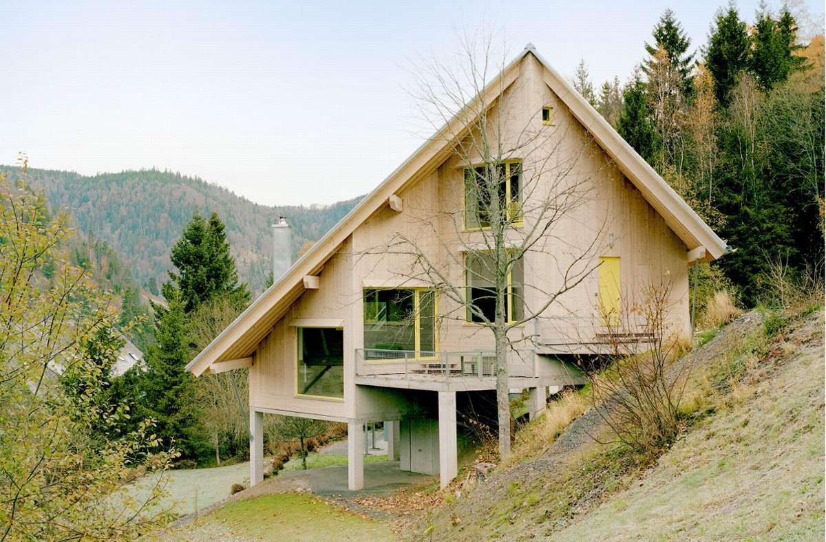 Ein sehr modern interpretiertes Schwarzwaldhaus in Menzenschwand, entworfen von den Stuttgarter Architekten Sonja Nagel und Jan Theissen.