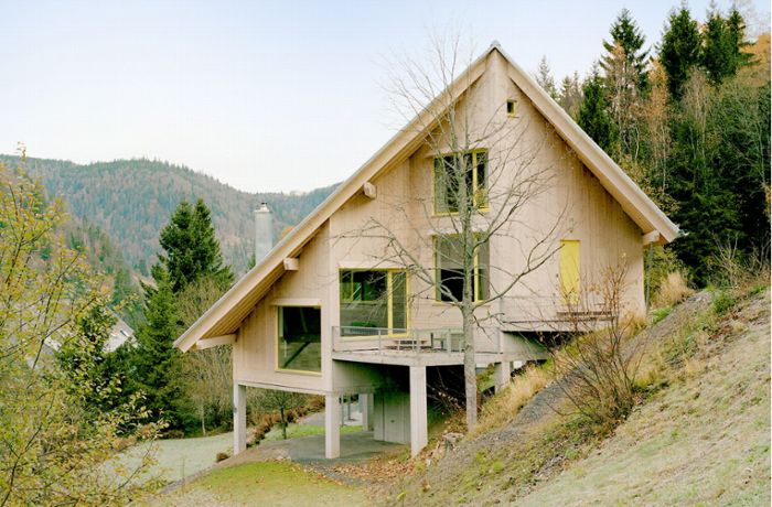 Stuttgarter Familie wohnt im Schwarzwald: Das sympathische Holzhaus am Hang