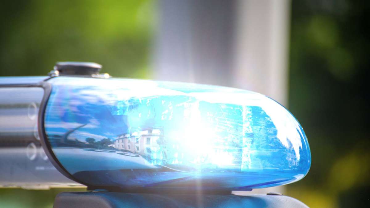 B27 bei Lauffen am Neckar: Polizei stoppt Auto mit elf Insassen –  vier Kinder in Kofferraum