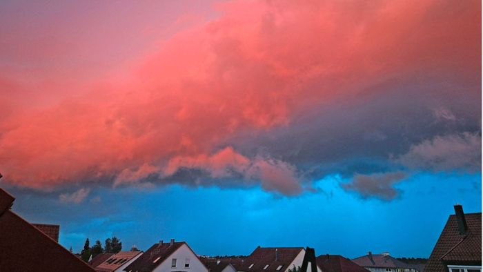 Wetterphänomen im Kreis Böblingen: Himmel leuchtet in strahlenden Farben