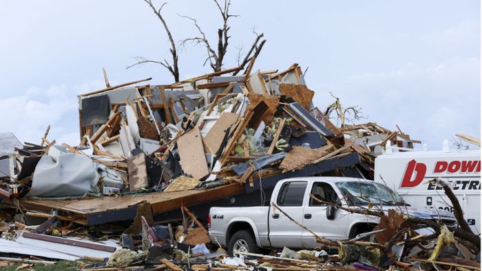 Tornados richten im mittleren Westen schwere Schäden an