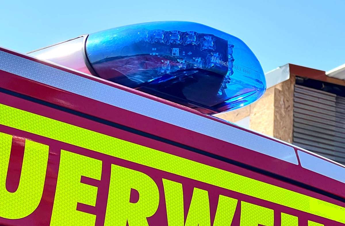 Feuerwehreinsatz in Kornwestheim: Sattelzugmaschine steht in Flammen