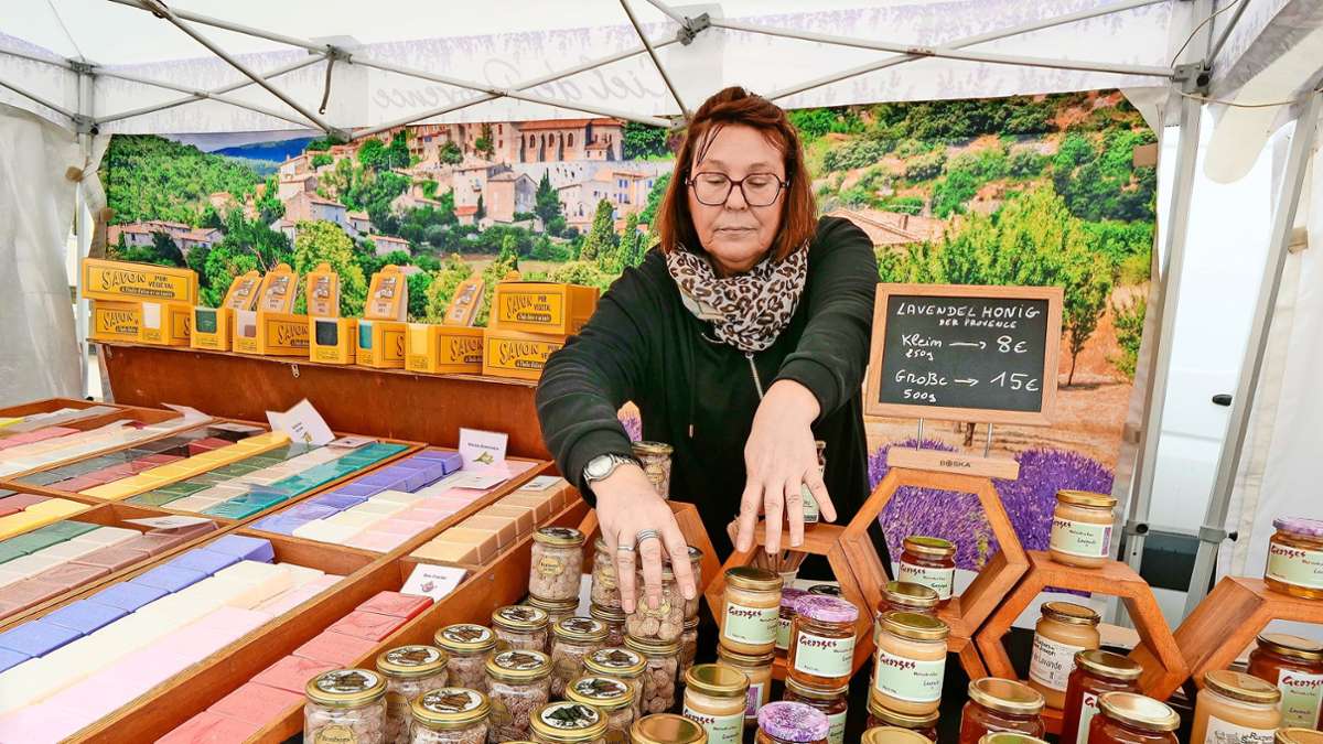 Französischer Markt in Ludwigsburg: Zwischen Macarons, Oliven  und Lavendelseife
