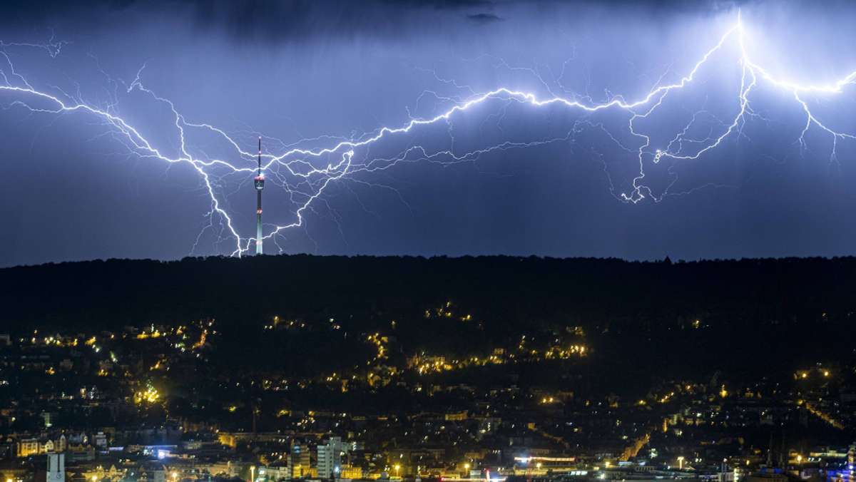 Unwetter in Baden-Württemberg erwartet: Meteorologen warnen  vor „Superzellen“ und Orkanböen