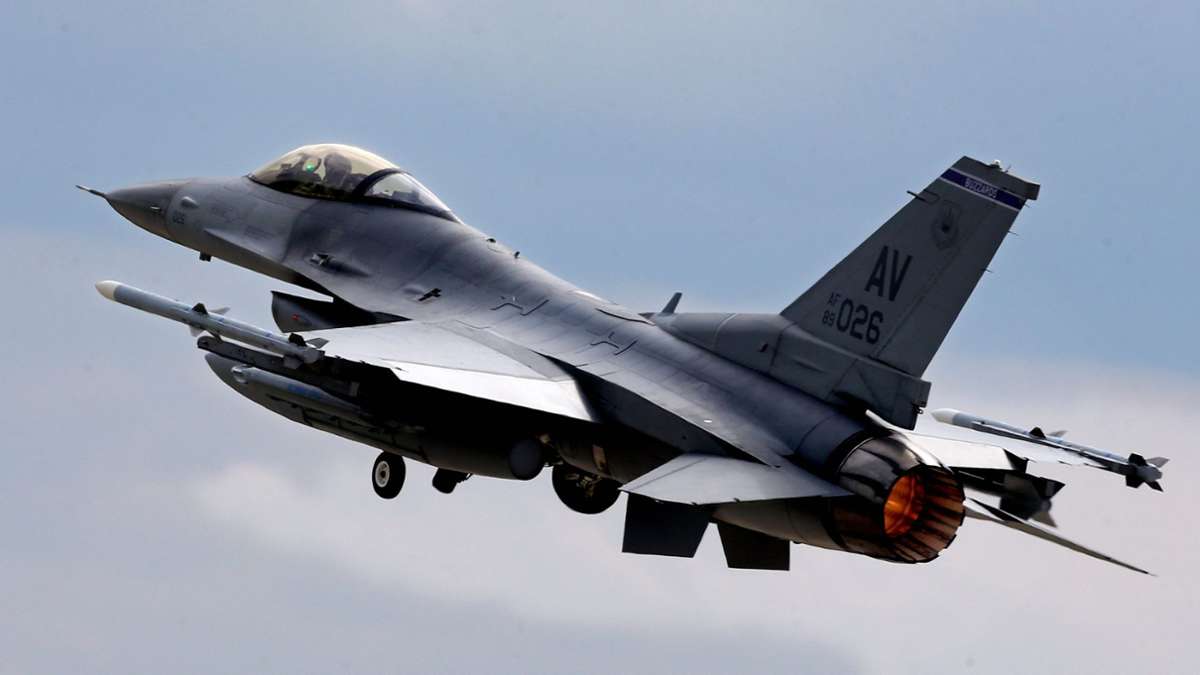 Über Gelbem Meer: US-Kampfjet abgestürzt –  Pilot rettet sich