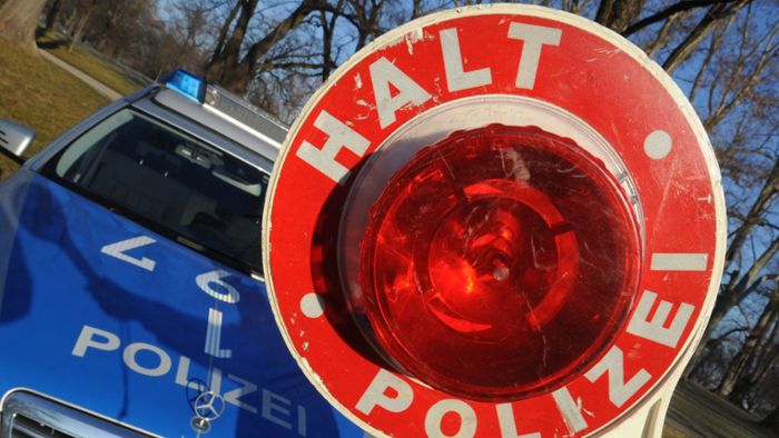 Widerstand gegen Polizei in Böblingen: Betrunkener Autofahrer flüchtet nach Verkehrsunfall