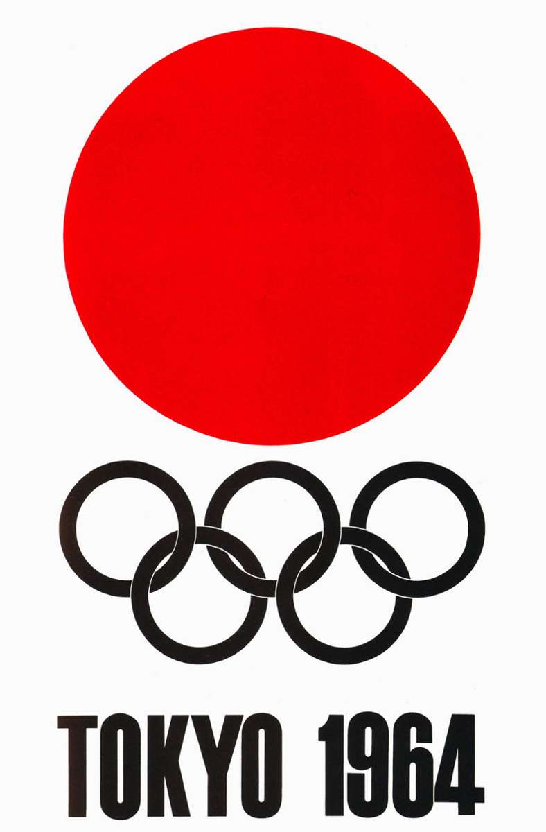 Die japanische Flagge und die Olympischen Ringe: 1964 fanden die Olympischen Spiele erstmals in Asien statt.  Japan nutzte das sportliche Großereignis um seinen  durch den Zweiten Weltkrieg stark beschädigte Image in der Welt aufzupolieren.