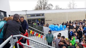 Viele Neugierige bei Eröffnung der neuen Schulmensa in Magstadt