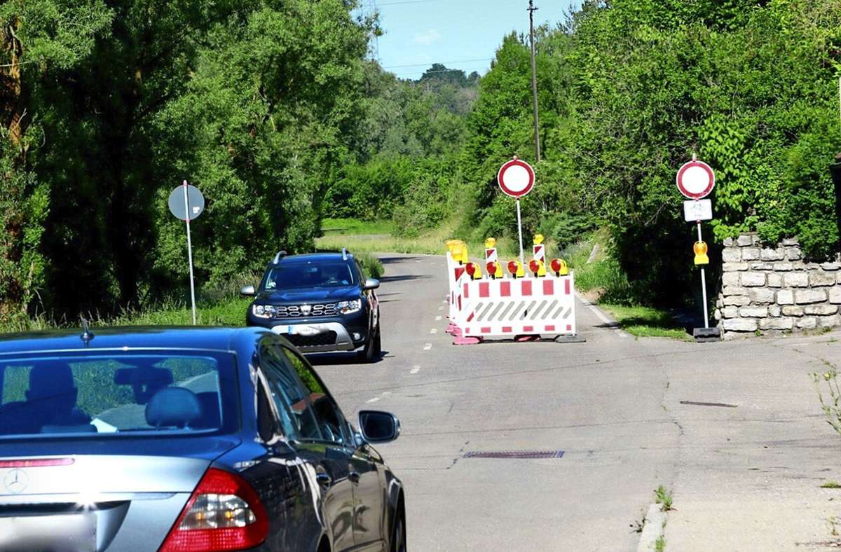 Lokaler Aufreger: Autos, die Richtung Grafenau verbotswidrig abkürzen. Foto: Dannecker