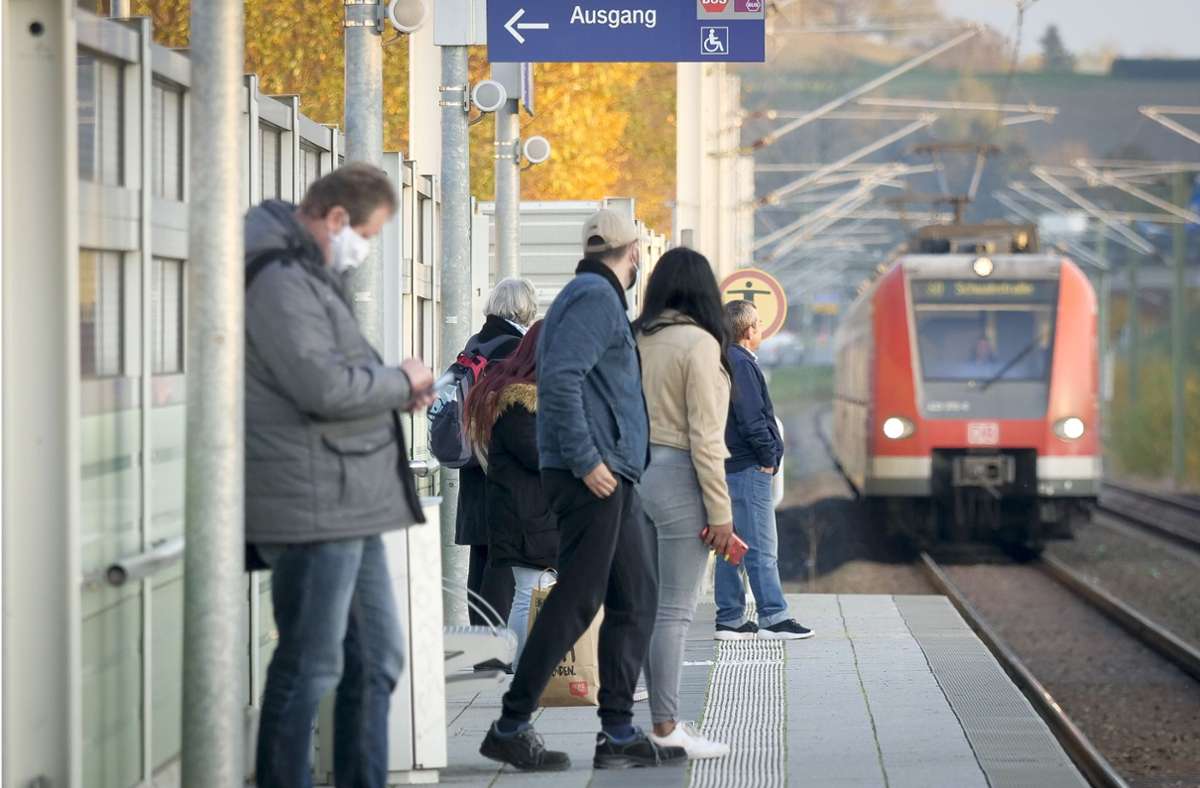 Die Fahrt mit der S-Bahn wird für Schüler im Kreis Böblingen etwas billiger. Foto: factum/Simon Granville