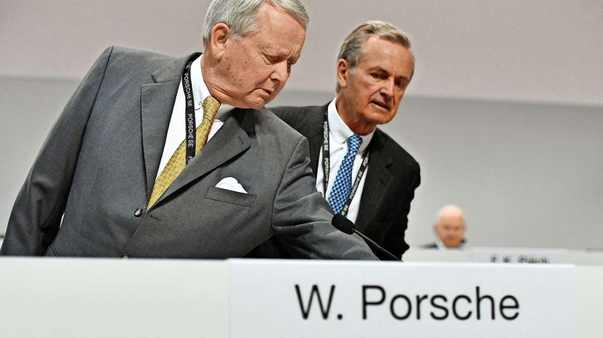 Wolfgang Porsche (links) und Hans Michel Piëch bei einer Hauptversammlung der Porsche Holding SE