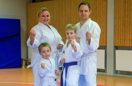Vier Familienmitglieder, eine gemeinsame Leidenschaft: Bei den Geldners von der SV Böblingen ist Karate ein wichtiger Lebensbestandteil. Foto: Stefanie Schlecht