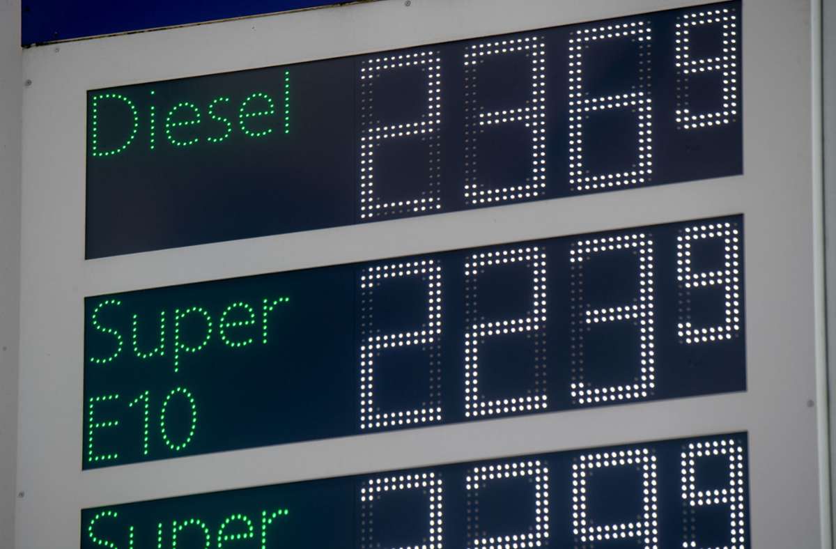 Die hohen Preise für Benzin und Diesel sind das unmittelbarste Signal für höhere Energiepreise- Foto: dpa/Stefan Sauer