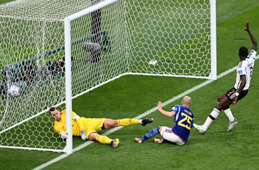 Japans Siegtor lässt eine fassungslose Nationalmannschaft zurück. Foto: dpa/Robert Michael