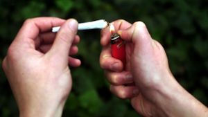 25-Jähriger wehrt sich vehement  gegen  Drogenkontrolle in Waldenbuch