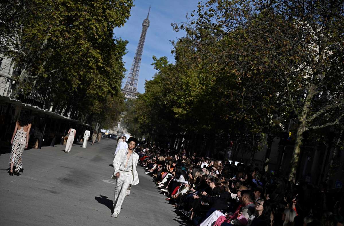 Mode unterm Eiffelturm: Stella McCartneys Schau in Paris.