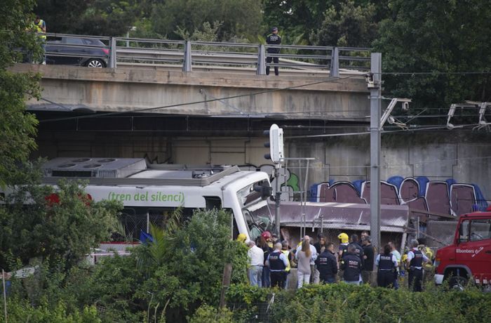 In der Nähe von Barcelona: Ein Toter und mehr als 80 Verletzte bei Zugunglück in Spanien