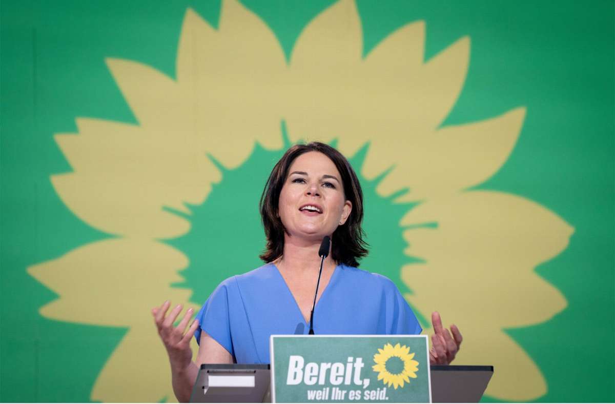 Debatte um Annalena Baerbocks und ihr Buch: Warum die grüne Kanzlerkandidatin ständig zur Zielscheibe wird