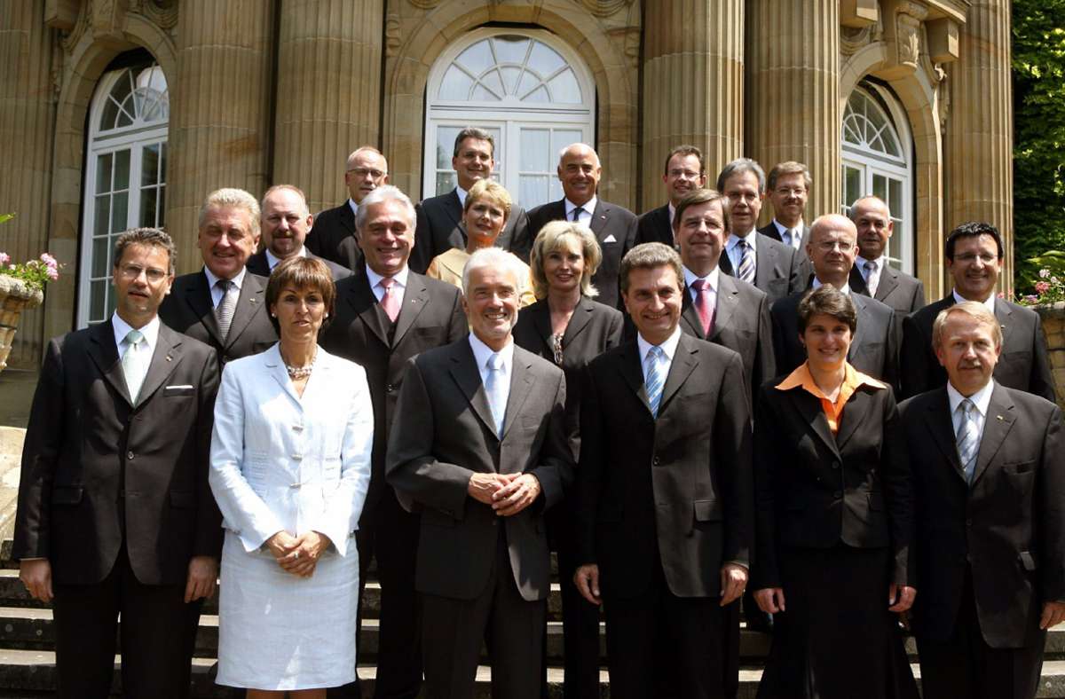 Gruppenbild: Das Kabinett von Ministerpräsident Günther Oettinger im Juni 2006.